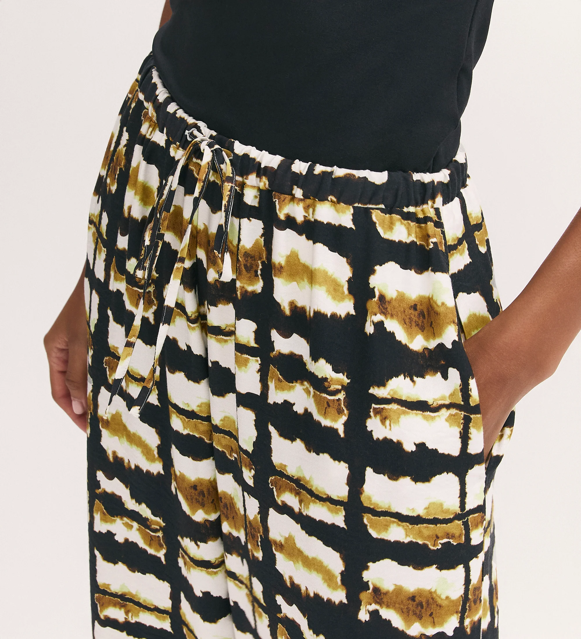 Eden Black Tie Dye Crepe Wide Leg Trousers - Image 3