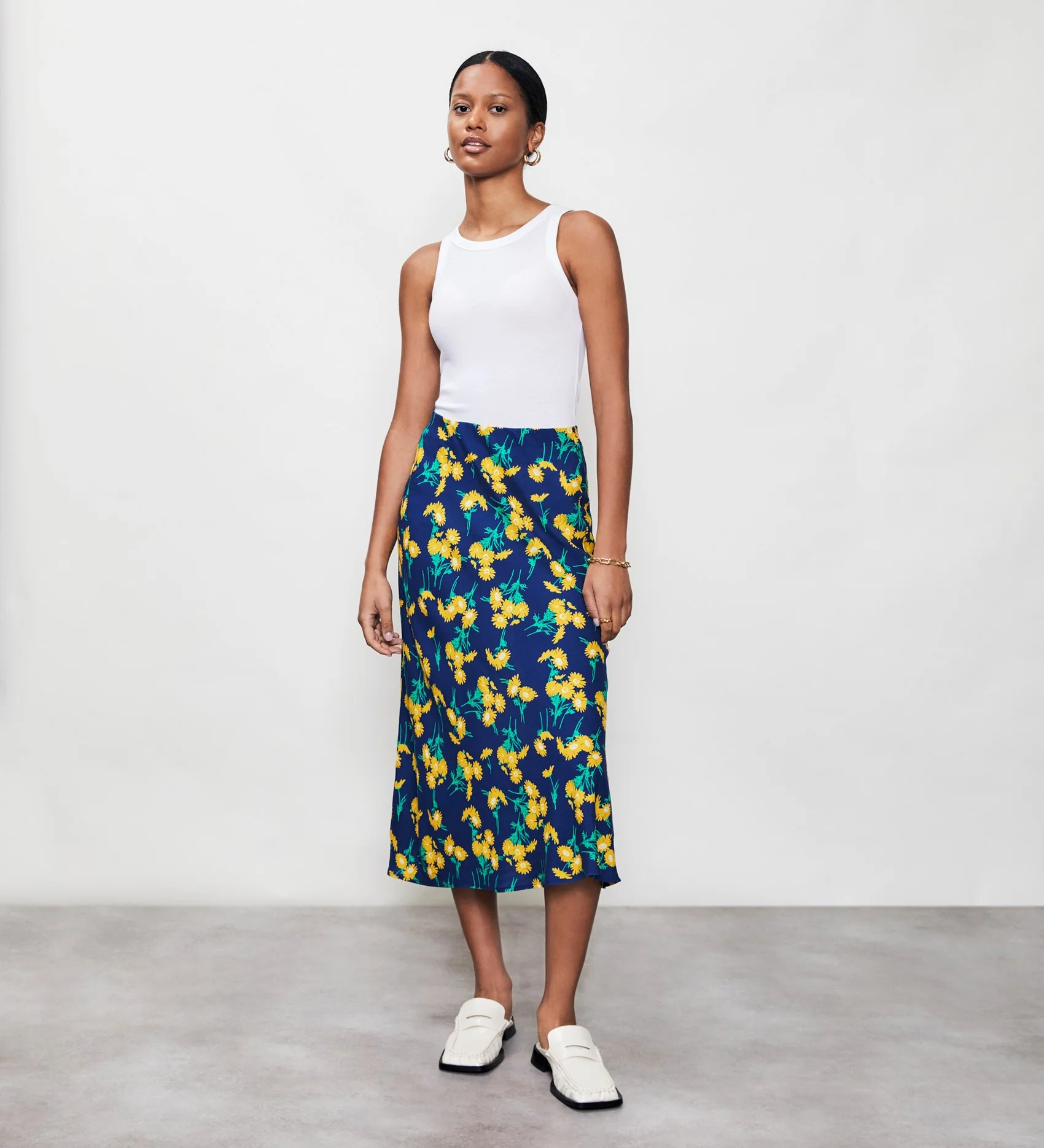 Evelyn Navy Daisy Midi Skirt - Image 2