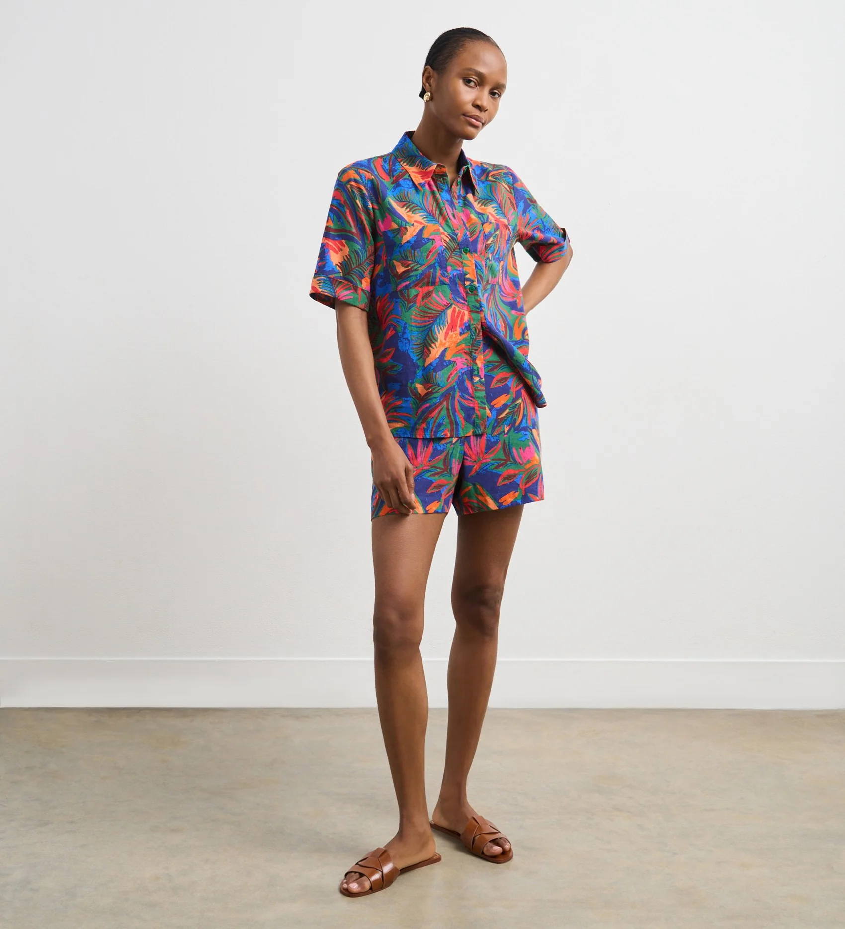 Ivy Green Tropical Linen Blend Shorts - Image 4