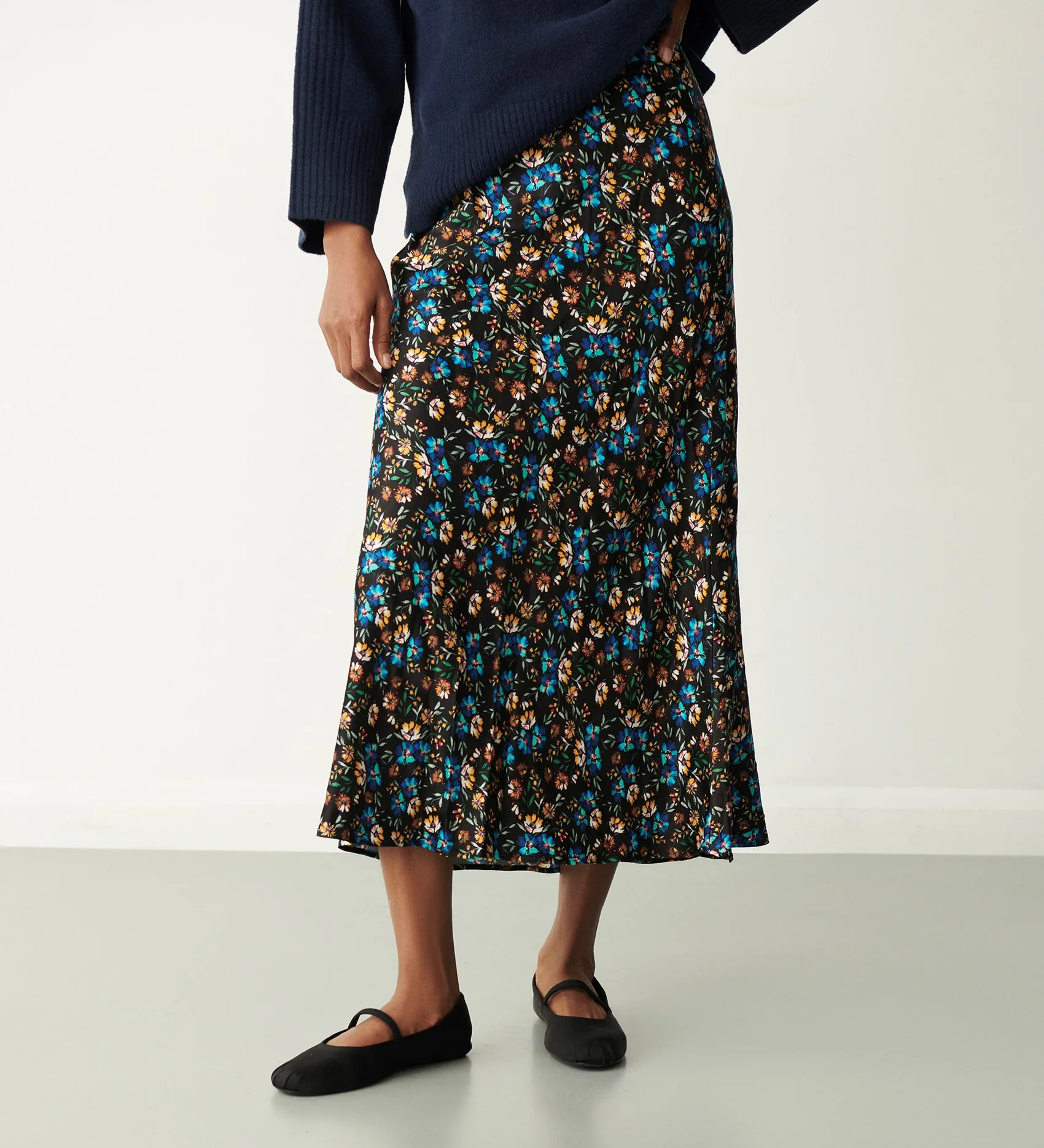 Mandy Ditsy Floral Midi Skirt - Image 2