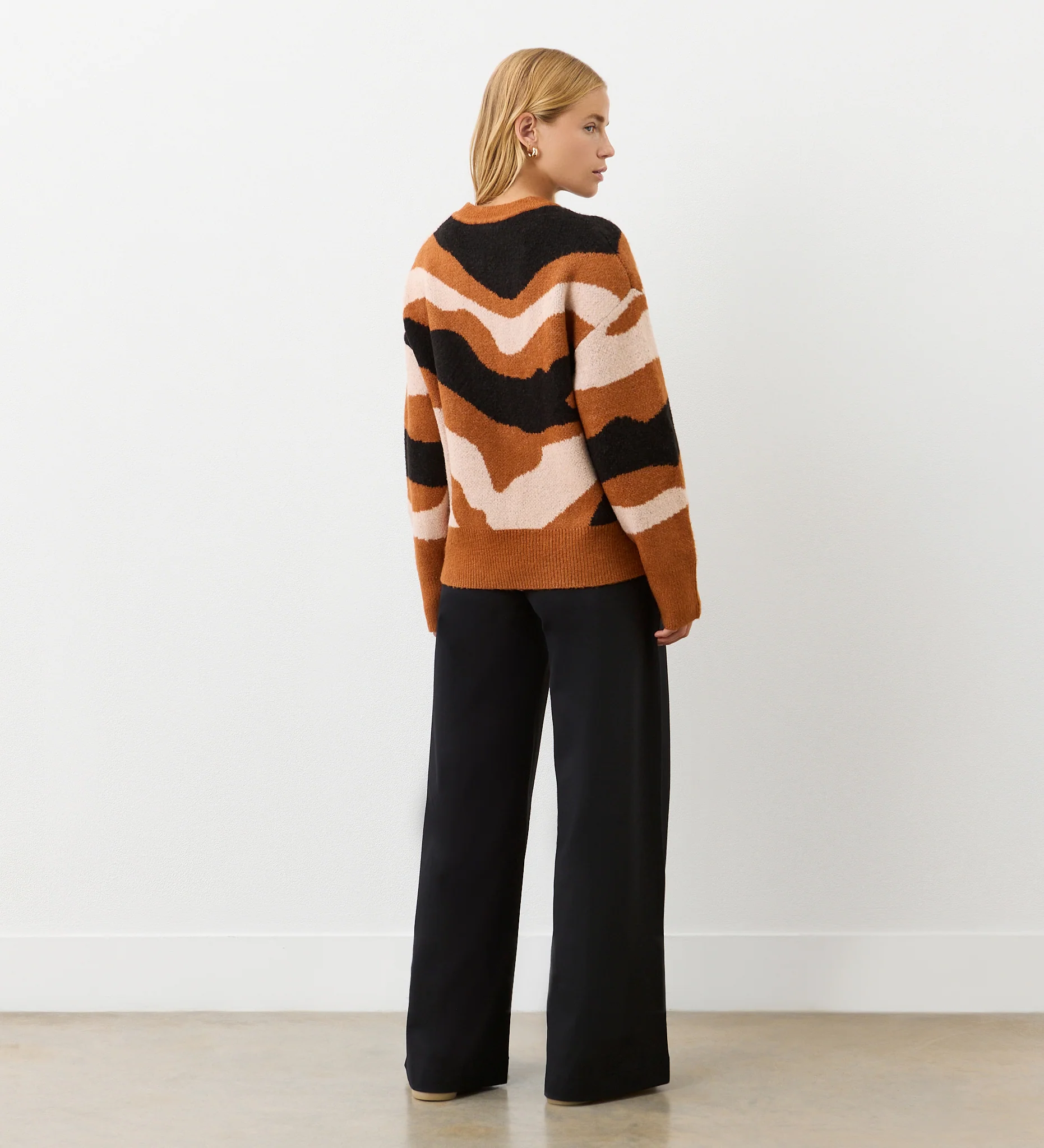 Minnie Brown Abstract Print Knitted Jumper - Image 4