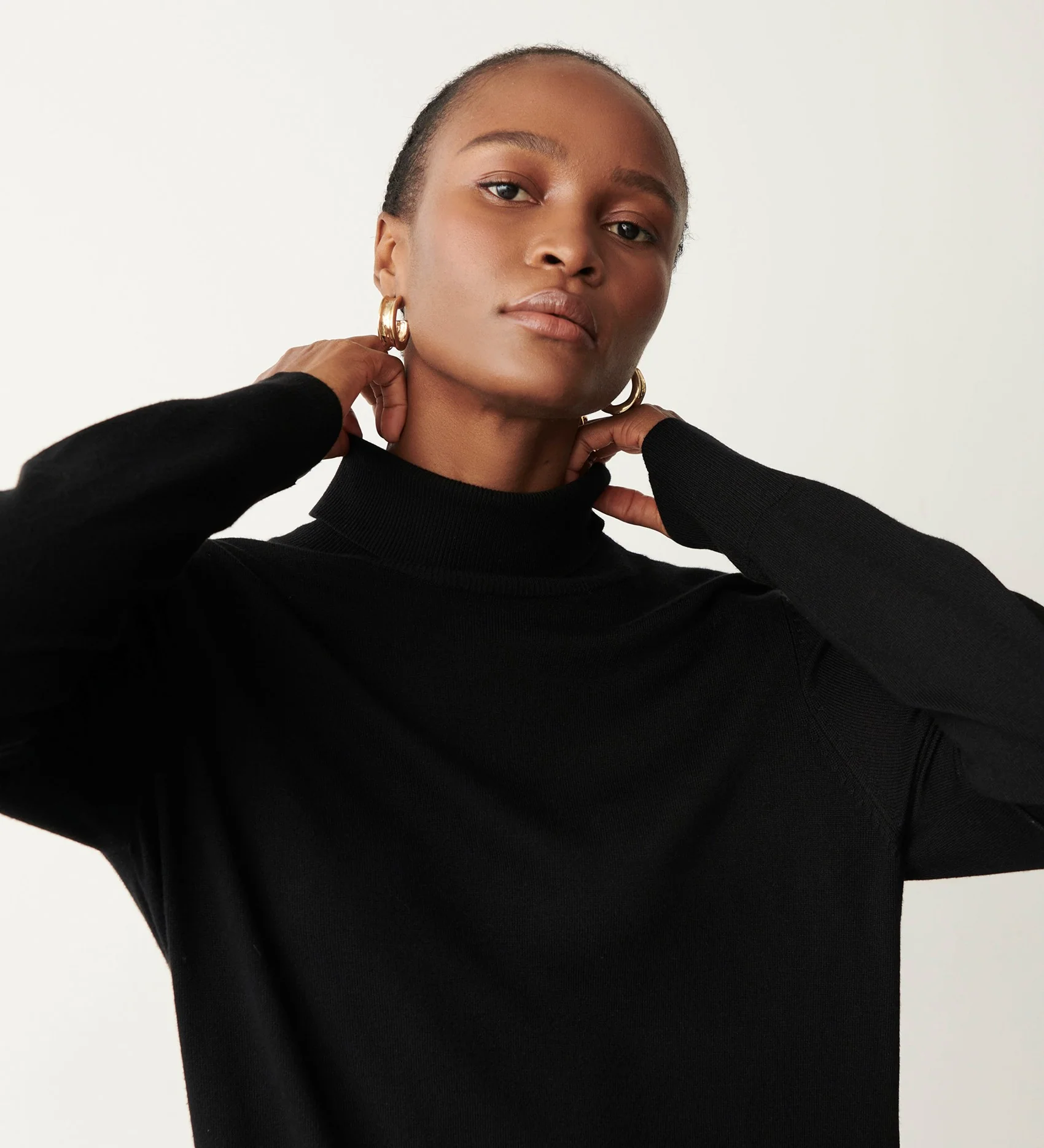 Savannah Black Knitted Midi Dress - Image 2