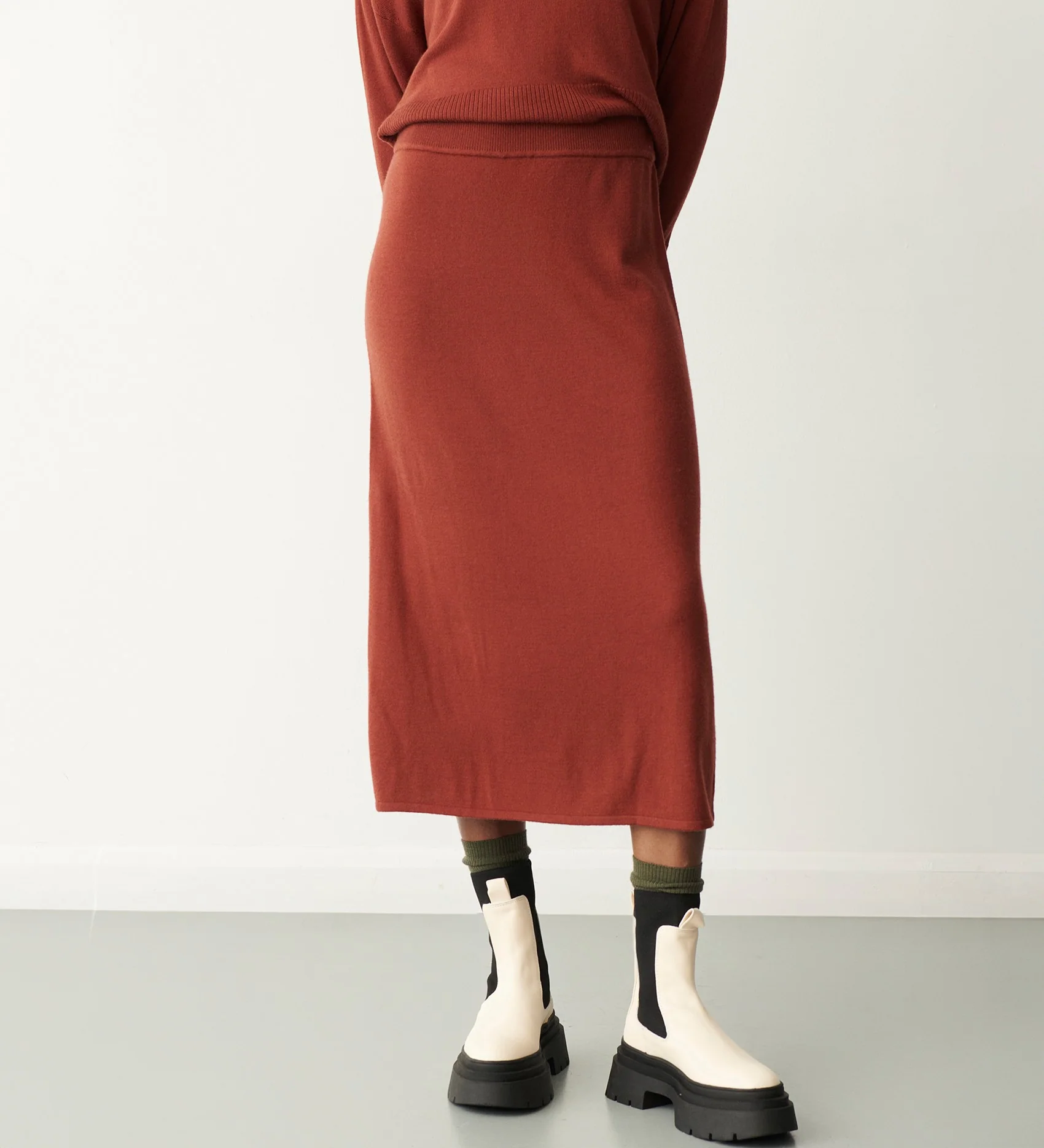 Thea Brick Knitted Midi Skirt - Image 5