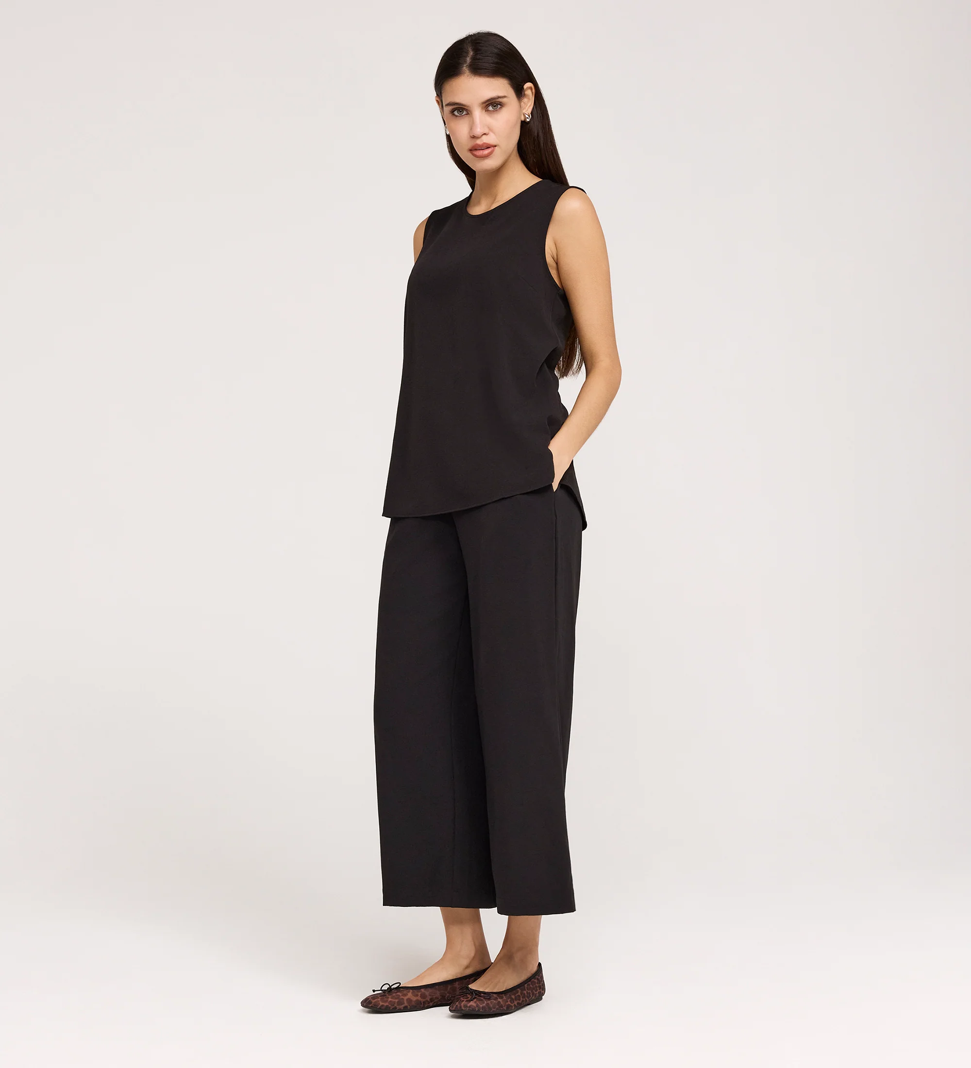 Vallie Black Round Neck Vest - Image 4