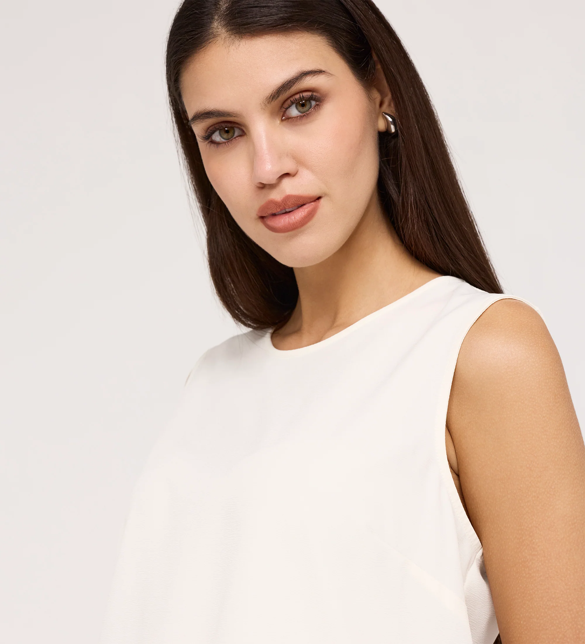 Vallie Ivory Round Neck Vest - Image 3